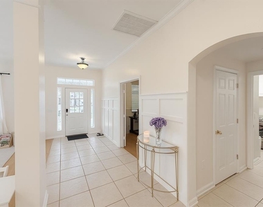 614 Nadina Place - Photo Thumbnail 5