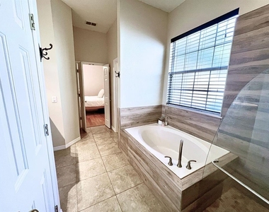 614 Nadina Place - Photo Thumbnail 12