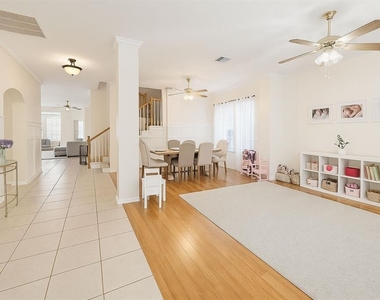 614 Nadina Place - Photo Thumbnail 2