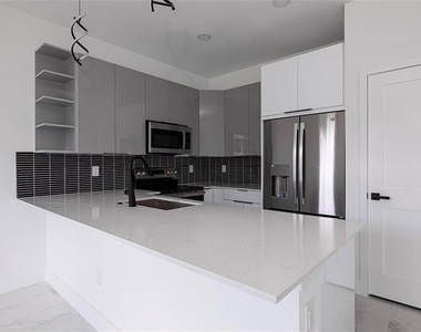 2049 Barroso Street - Photo Thumbnail 8