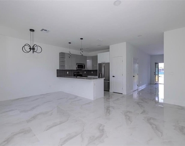 2049 Barroso Street - Photo Thumbnail 9
