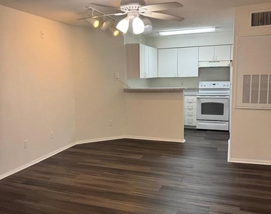 5136 Park Central Drive - Photo Thumbnail 6
