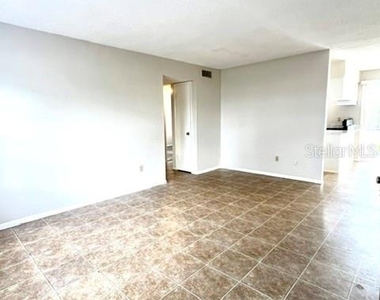 5325 Curry Ford Road - Photo Thumbnail 4