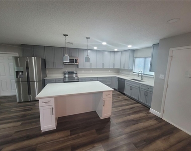 10481 Montpelier Circle - Photo Thumbnail 6
