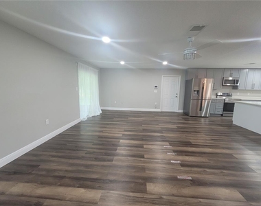 10481 Montpelier Circle - Photo Thumbnail 8