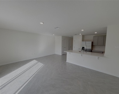 8243 Sw 67th Avenue - Photo Thumbnail 2