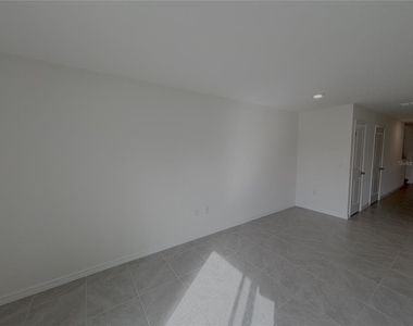 8243 Sw 67th Avenue - Photo Thumbnail 3