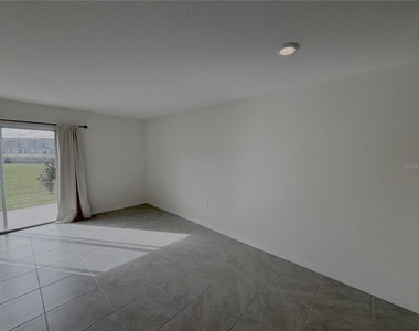 8243 Sw 67th Avenue - Photo Thumbnail 4