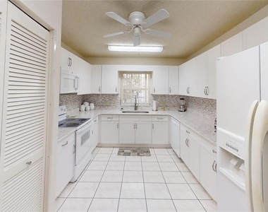 8592 Sw 91st Street - Photo Thumbnail 5