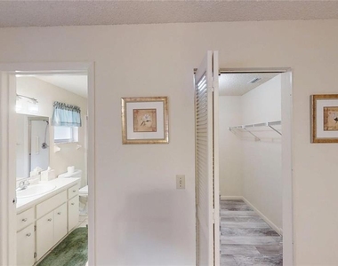 8592 Sw 91st Street - Photo Thumbnail 14