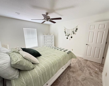 8585 Nw 162nd Court - Photo Thumbnail 11