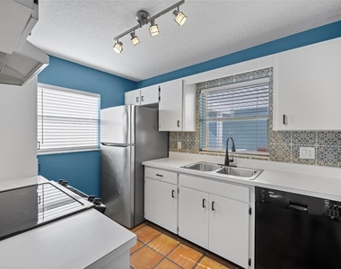 1419 W Princeton Street - Photo Thumbnail 8