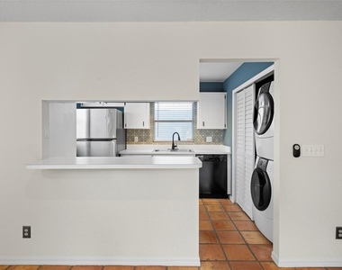 1419 W Princeton Street - Photo Thumbnail 12