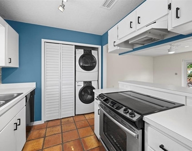 1419 W Princeton Street - Photo Thumbnail 9
