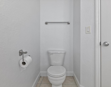 204 E South Street - Photo Thumbnail 14
