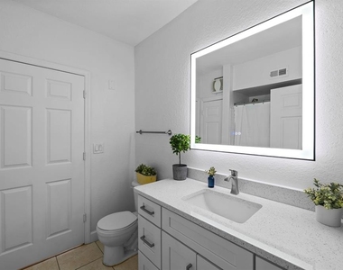 204 E South Street - Photo Thumbnail 5
