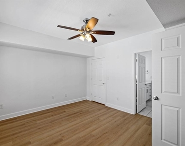 204 E South Street - Photo Thumbnail 16