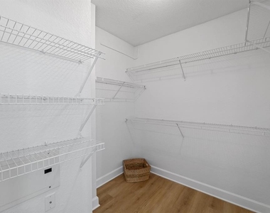204 E South Street - Photo Thumbnail 13