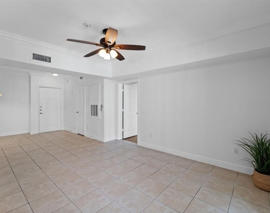 204 E South Street - Photo Thumbnail 7