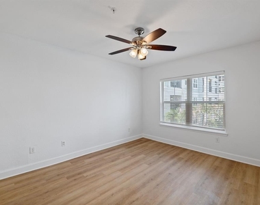 204 E South Street - Photo Thumbnail 11