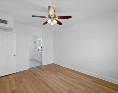204 E South Street - Photo Thumbnail 12