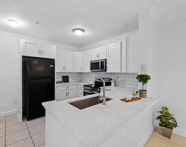 204 E South Street - Photo Thumbnail 6