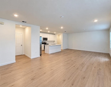 4463 Elliots Astor Boulevard - Photo Thumbnail 4