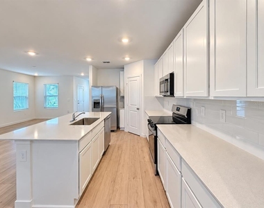 4463 Elliots Astor Boulevard - Photo Thumbnail 6