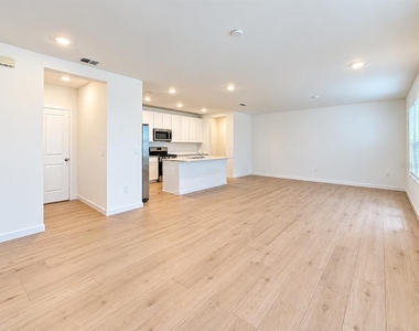 4463 Elliots Astor Boulevard - Photo Thumbnail 5