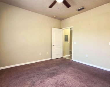 8848 Villa View Circle - Photo Thumbnail 10