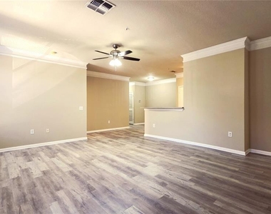 8848 Villa View Circle - Photo Thumbnail 4