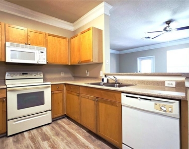 8848 Villa View Circle - Photo Thumbnail 3