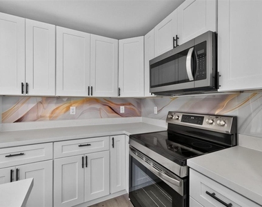 520 Way Street - Photo Thumbnail 2