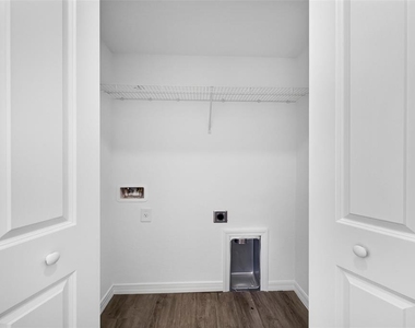 520 Way Street - Photo Thumbnail 9