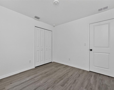 520 Way Street - Photo Thumbnail 12