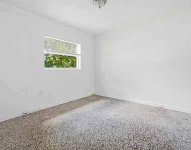 70 Griggs Avenue - Photo Thumbnail 12
