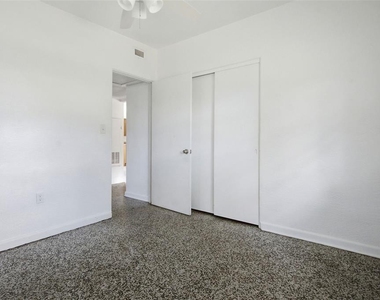 70 Griggs Avenue - Photo Thumbnail 10