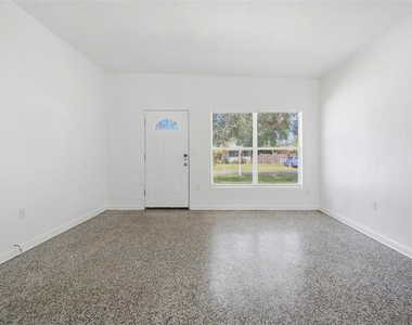70 Griggs Avenue - Photo Thumbnail 6