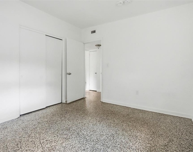70 Griggs Avenue - Photo Thumbnail 13
