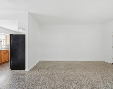 70 Griggs Avenue - Photo Thumbnail 4