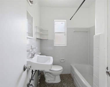 70 Griggs Avenue - Photo Thumbnail 11