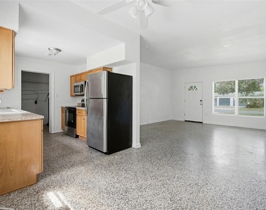 70 Griggs Avenue - Photo Thumbnail 7