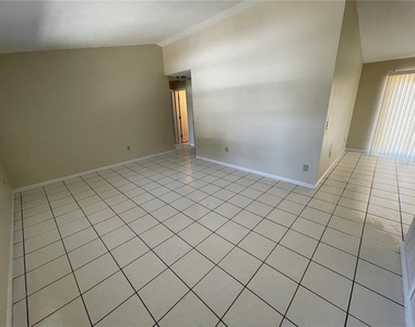 661 La Salle Drive - Photo Thumbnail 3
