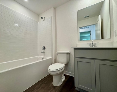 3046 E Glenn Street - Photo Thumbnail 7