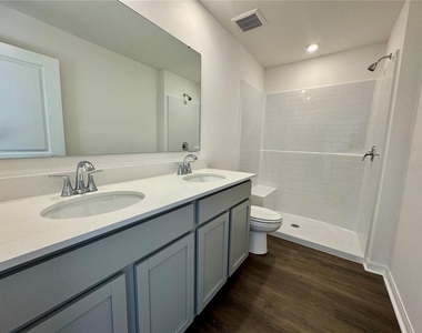 3046 E Glenn Street - Photo Thumbnail 5