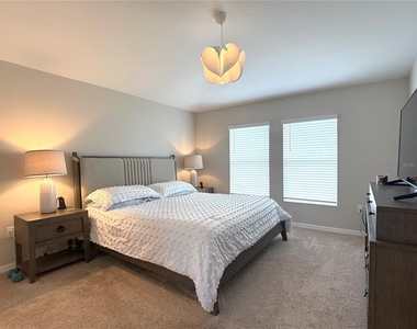 2437 Oakwood Lane - Photo Thumbnail 10