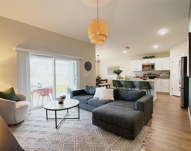2437 Oakwood Lane - Photo Thumbnail 1