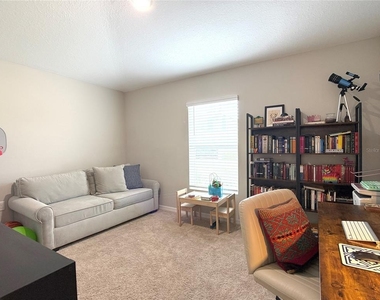 2437 Oakwood Lane - Photo Thumbnail 8