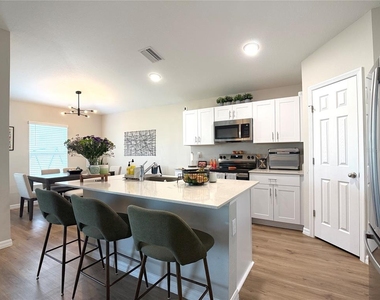 2437 Oakwood Lane - Photo Thumbnail 2