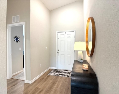 2437 Oakwood Lane - Photo Thumbnail 17